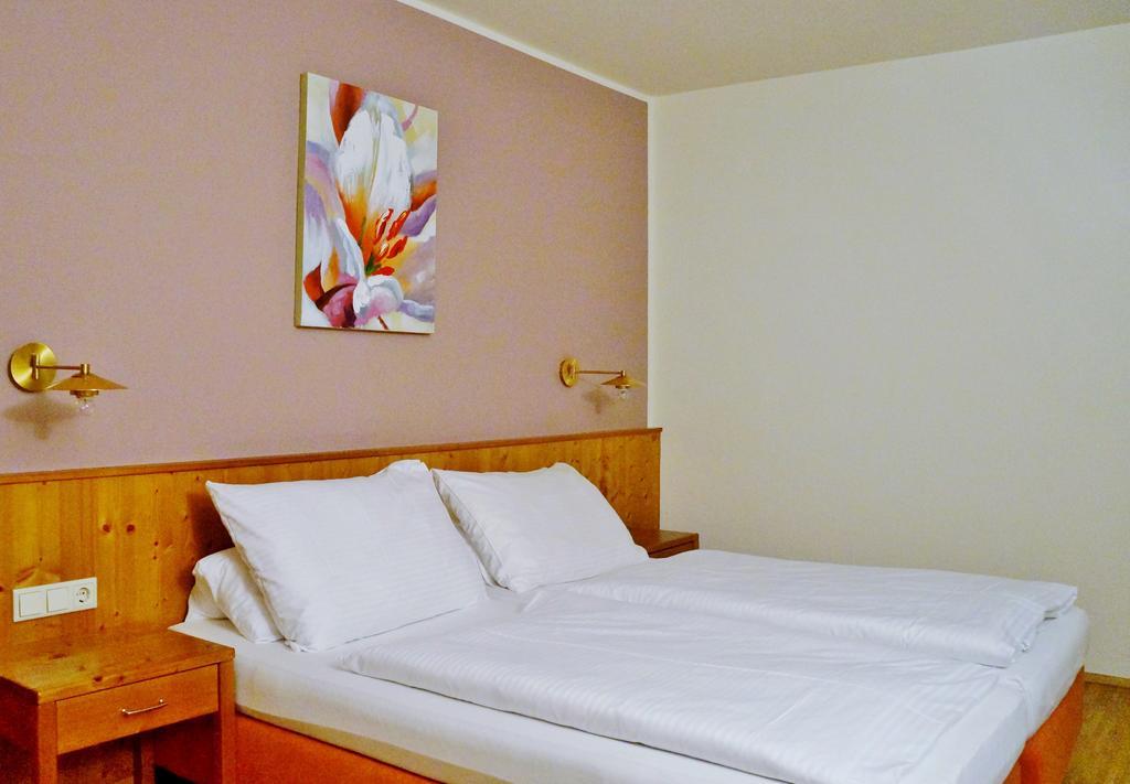 Gasthof Zur Strass Eugendorf Quarto foto