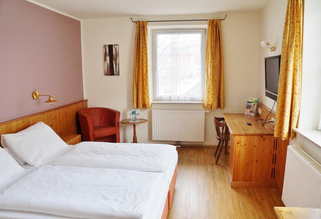 Gasthof Zur Strass Eugendorf Quarto foto